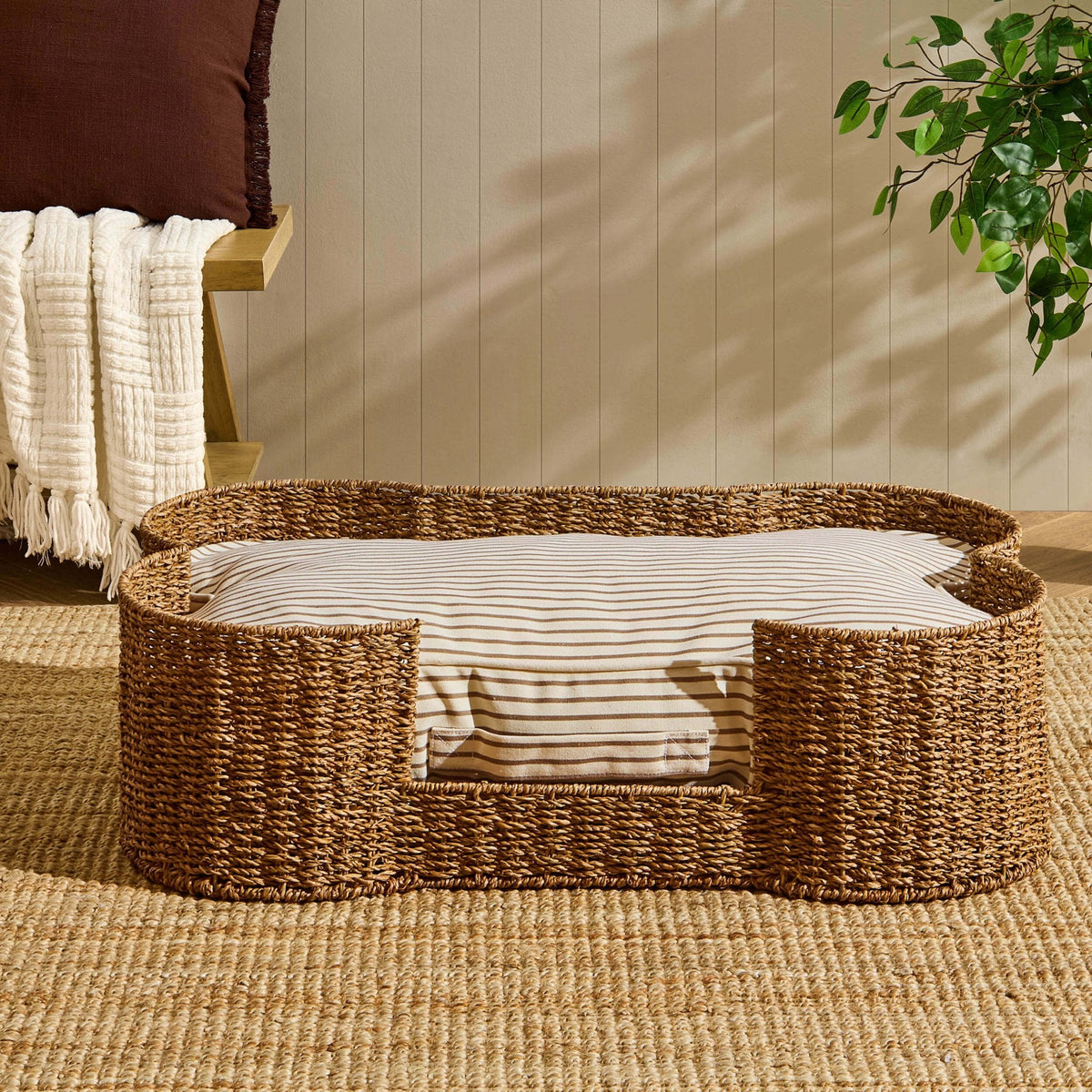 Dusklia - Percy Bone Shaped Seagrass Dog Bed - Natural