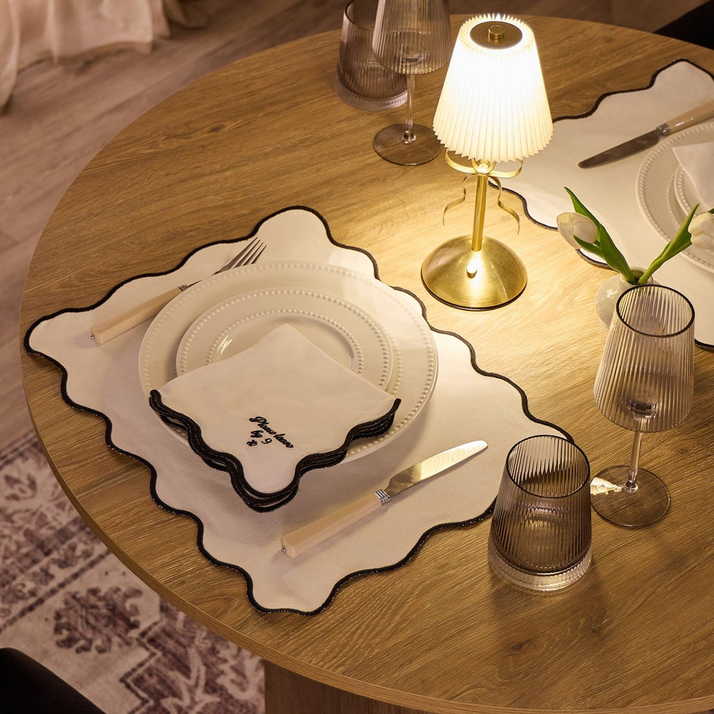 Dusklia - Please leave by 9 Scallop Edge Set of 4 Napkins - Off White/Black