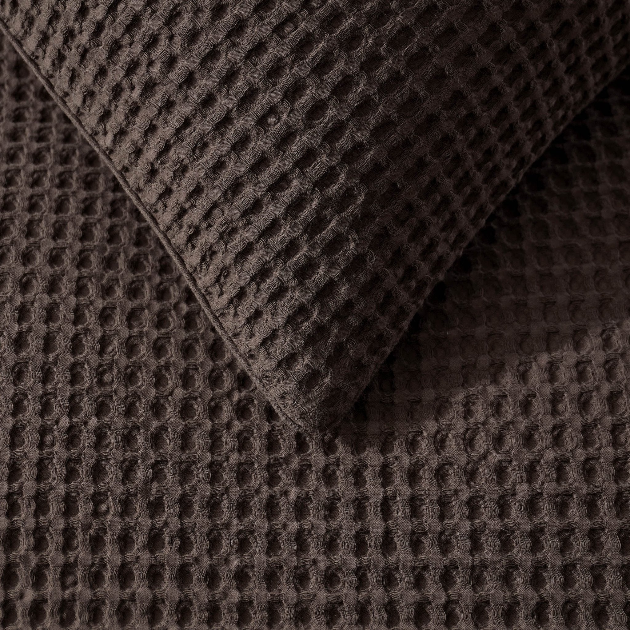 Dusklia - Portofino Waffle 100% Cotton Pair of Pillowcases 200 Thread Count - Chocolate