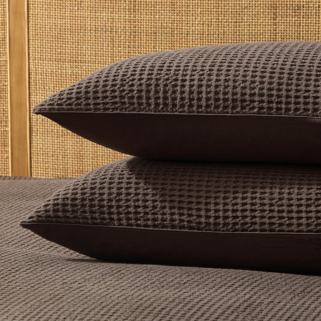 Dusklia - Portofino Waffle 100% Cotton Pair of Pillowcases 200 Thread Count - Chocolate