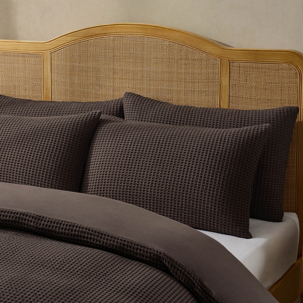 Dusklia - Portofino Waffle 100% Cotton Pair of Pillowcases 200 Thread Count - Chocolate