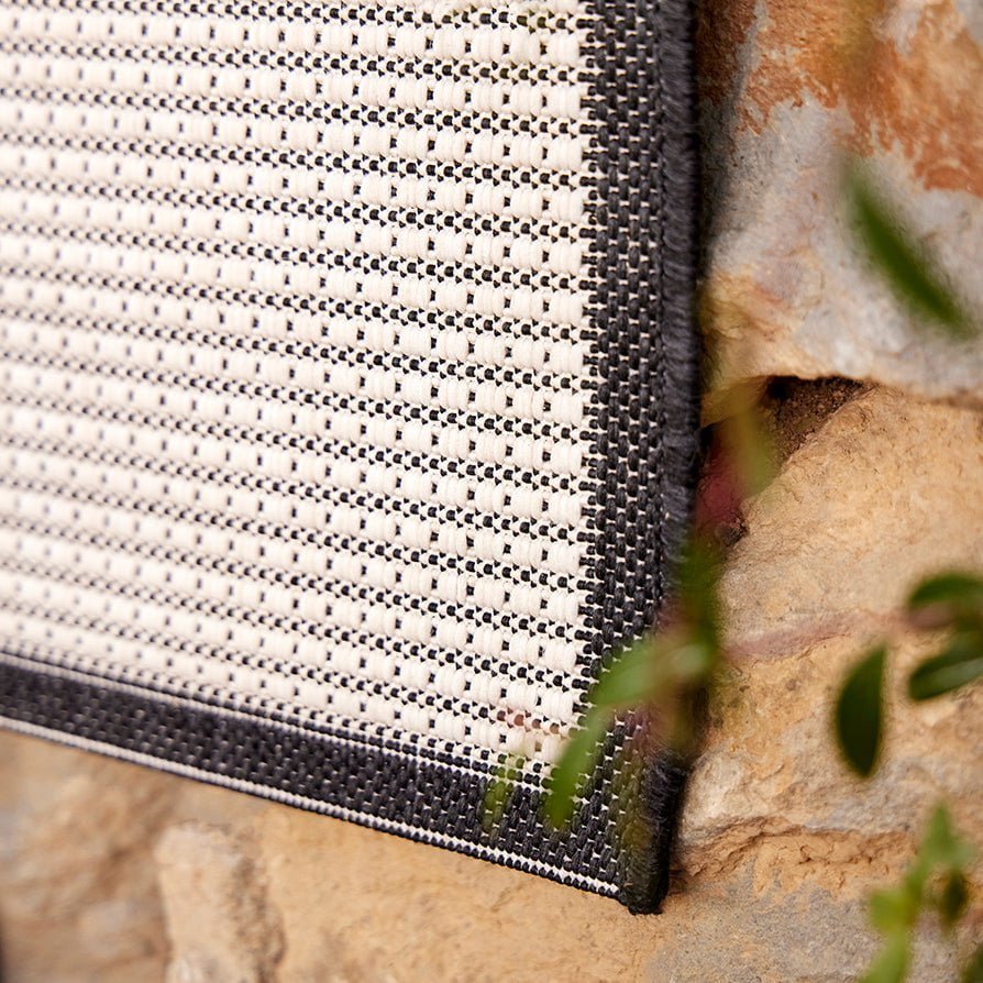 Dusklia - Ramona Border Flatweave Indoor/Outdoor Rug - White/Black