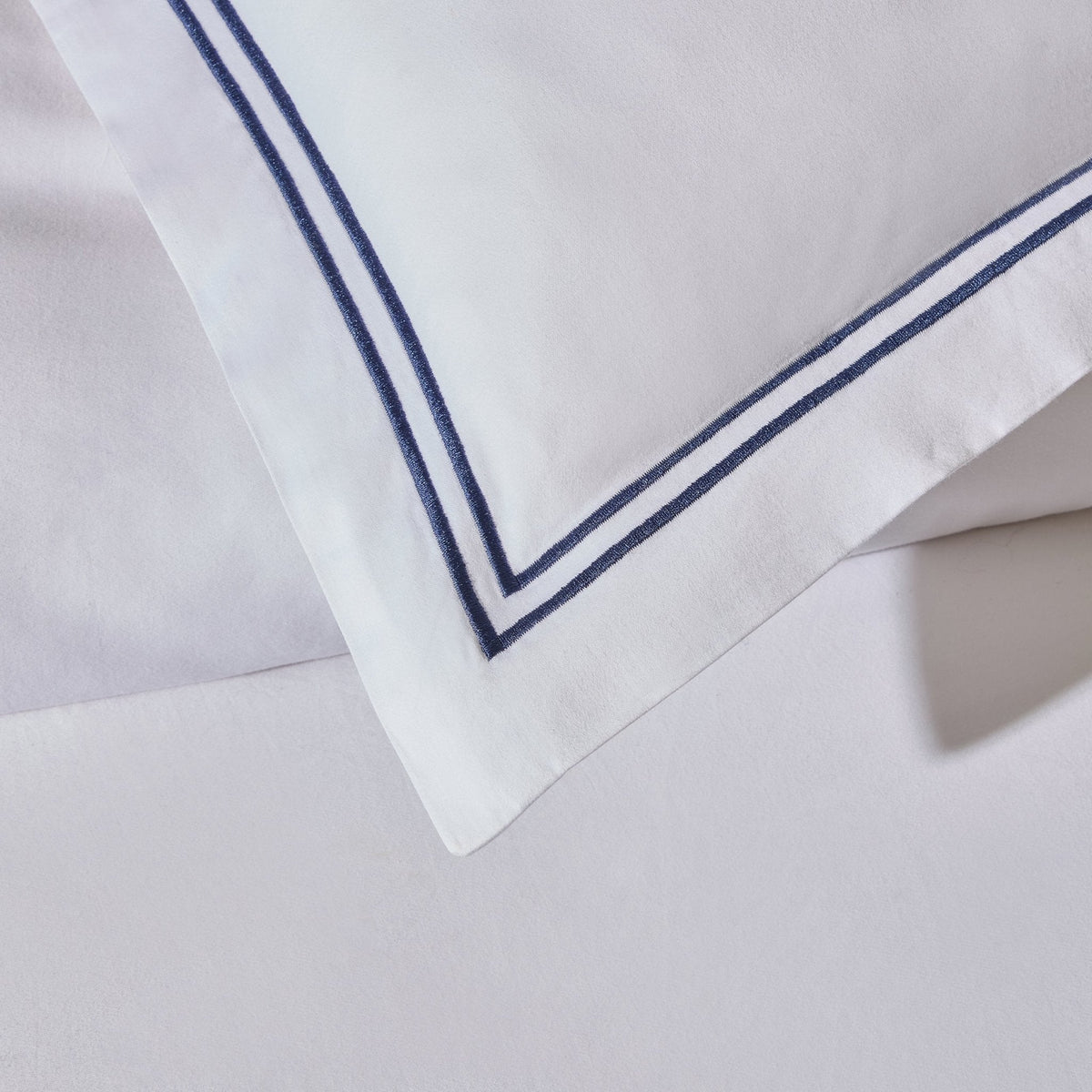 Dusklia - Regent Embroidered 100% Cotton Duvet Cover 400 Thread Count - Navy