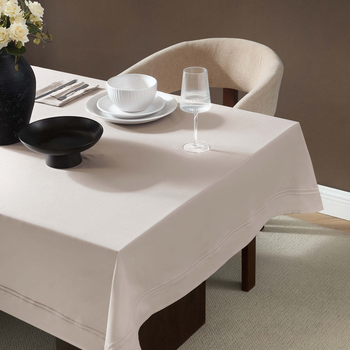 Dusklia - Regent 100% Cotton Rectangle Tablecloth 400 Thread Count - Champagne