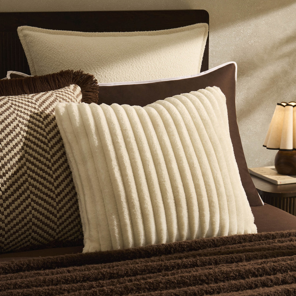 Housse de coussin en flanelle côtelée et fausse fourrure - Crème
