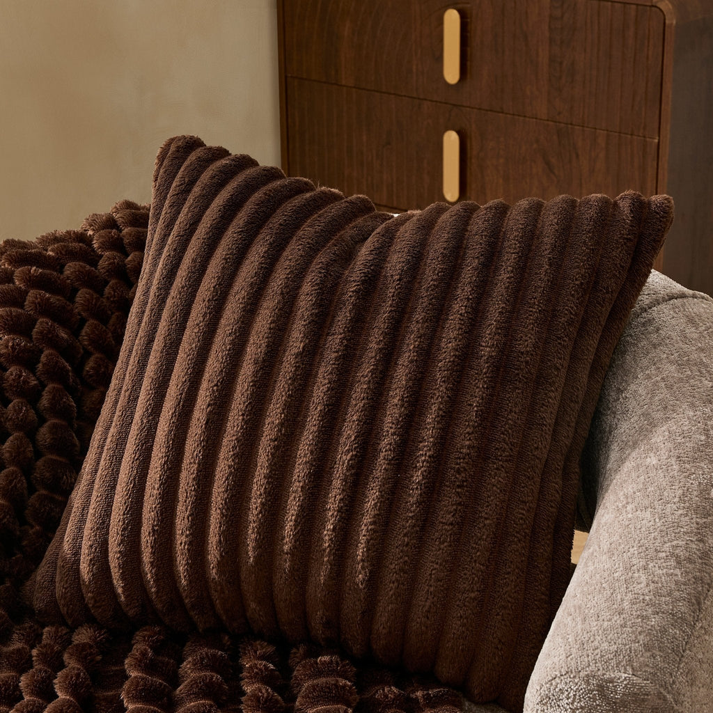Housse de coussin de canapé en fausse fourrure et flanelle côtelée - Chocolat