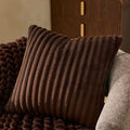 Housse de coussin de canapé en fausse fourrure et flanelle côtelée - Chocolat