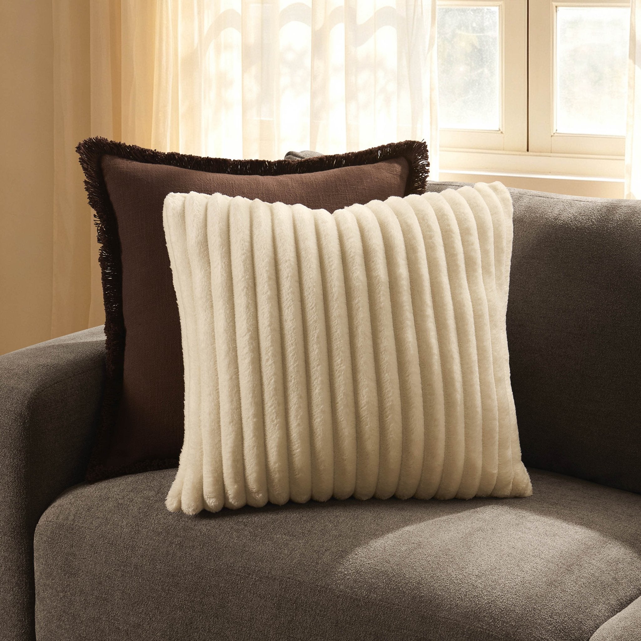 Housse de coussin de canapé en flanelle côtelée fausse fourrure - Crème