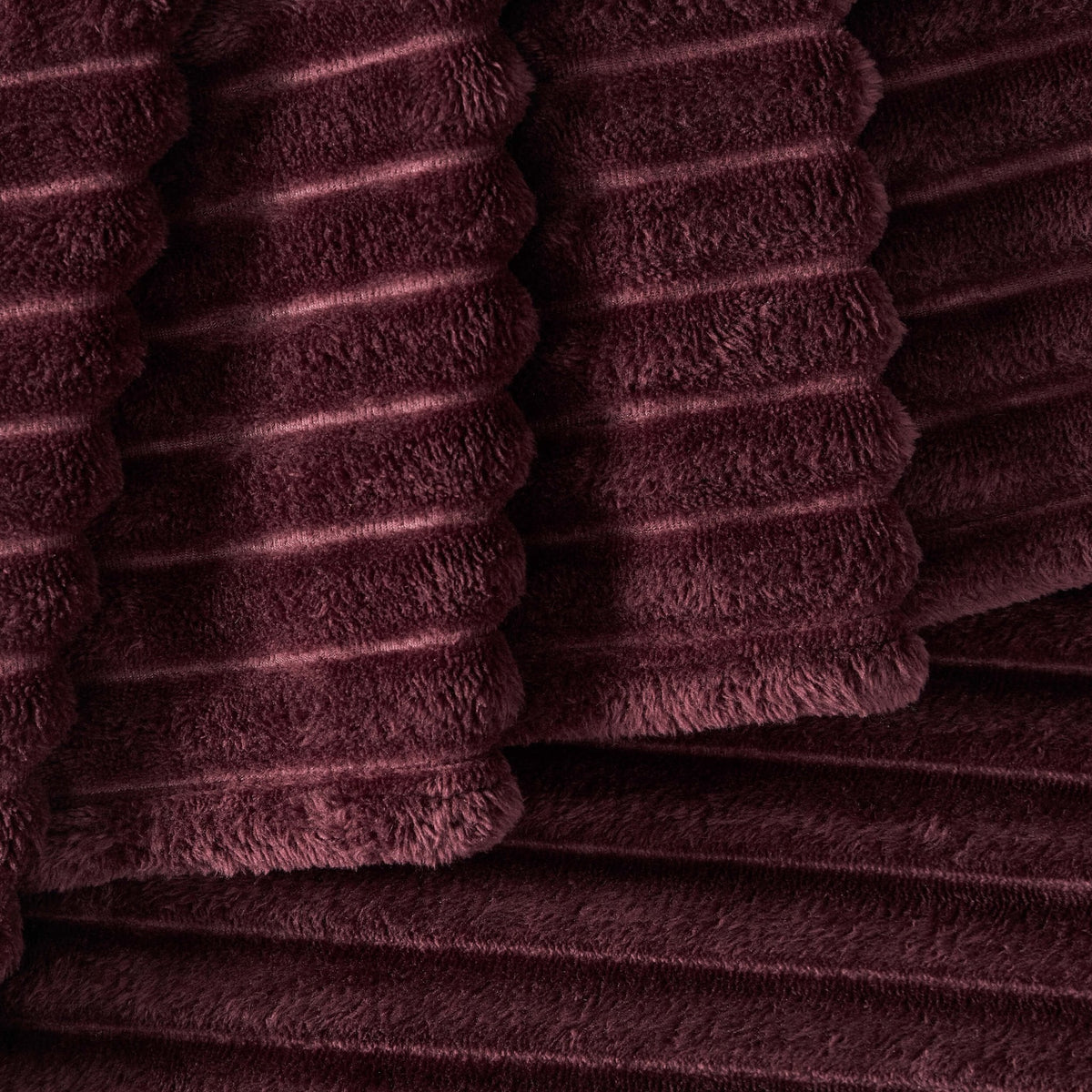 Dusklia - Ribbed Flannel Faux Fur Sofa Throw - Aubergine