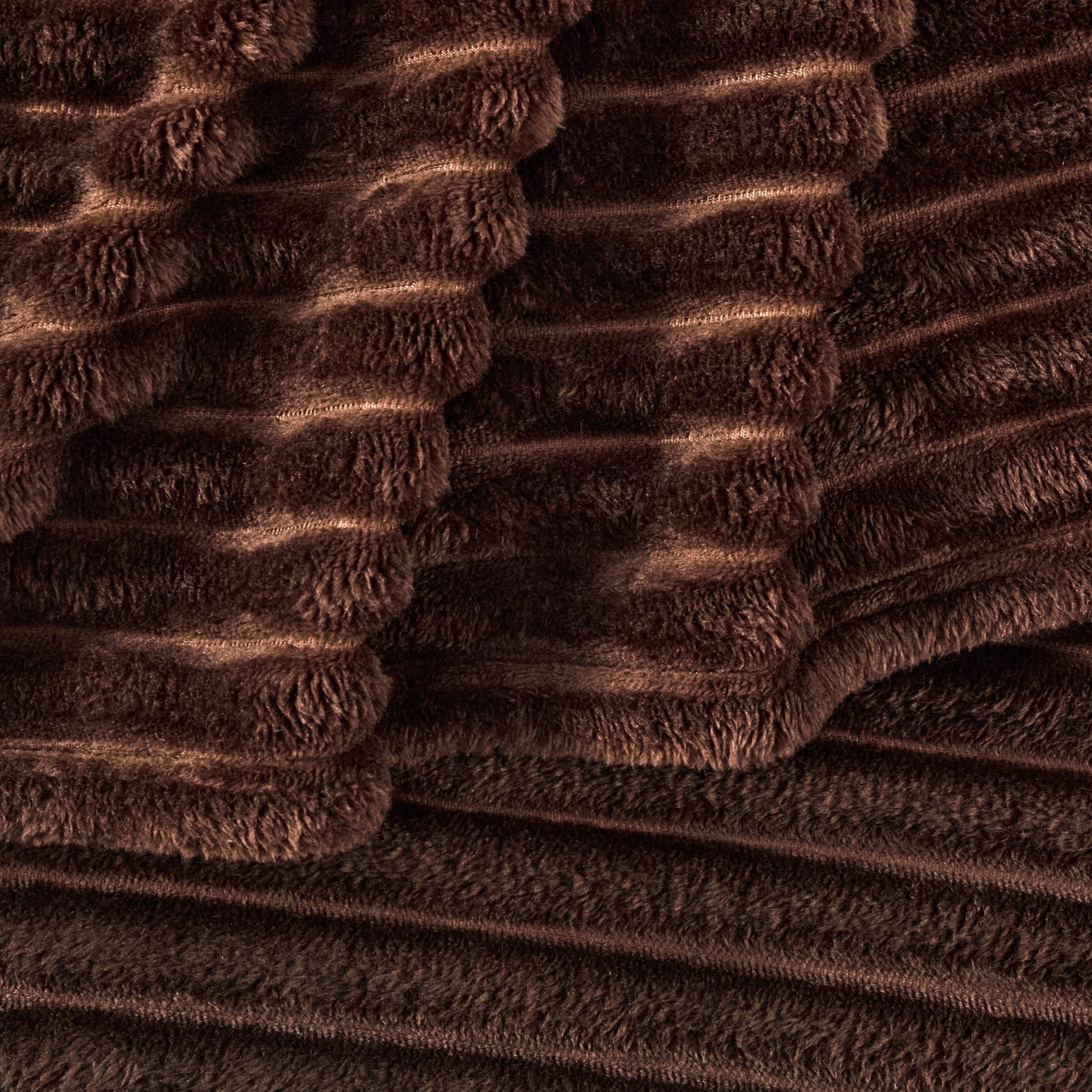 Jeté en flanelle côtelée imitation fourrure - Chocolat