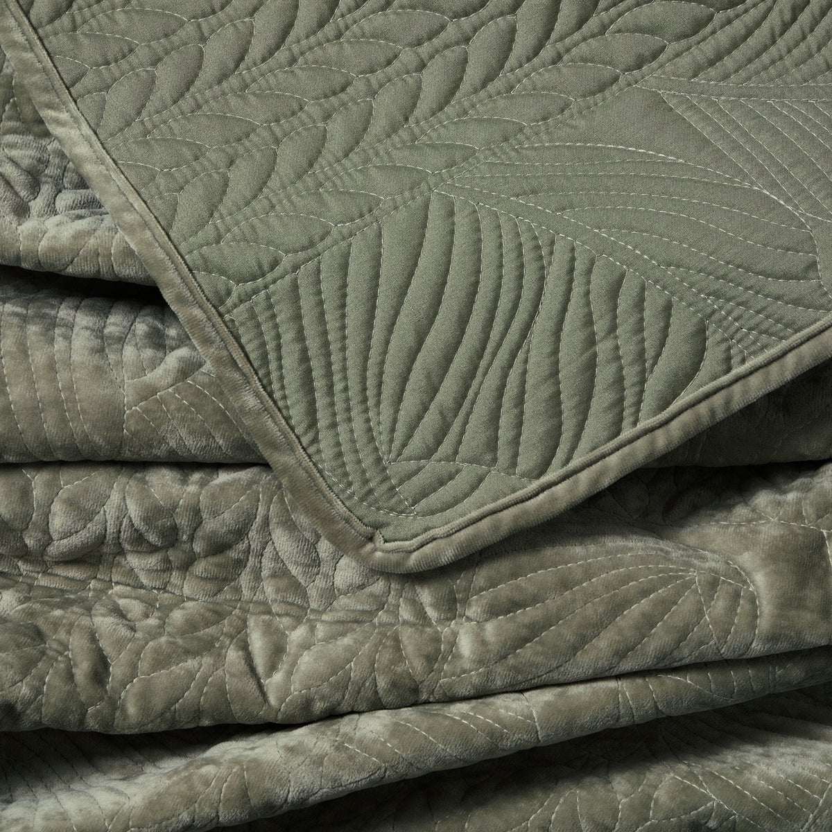 Dusklia - Rome Velvet Greek Matelasse Bedspread - Basil