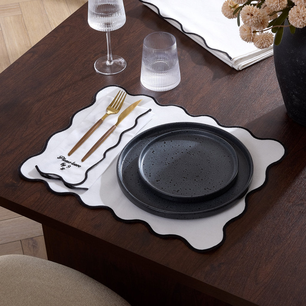 Dusklia - Scallop Edge Set of 4 Placemats - Off White/Black