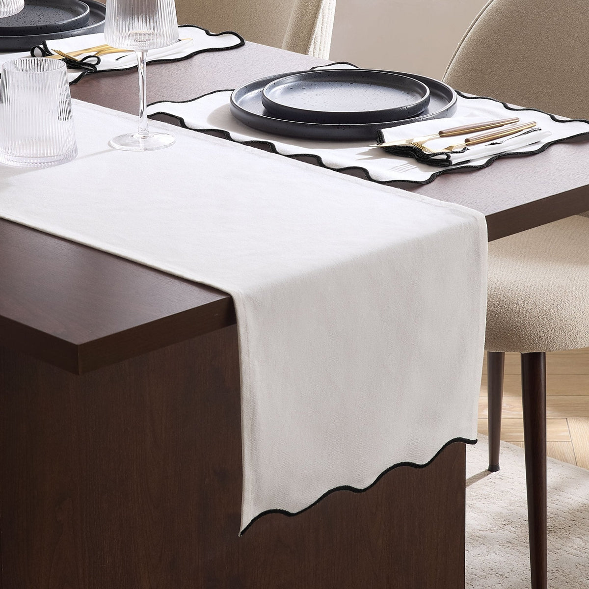 Dusklia - Scallop Edge Table Runner - Off White/Black