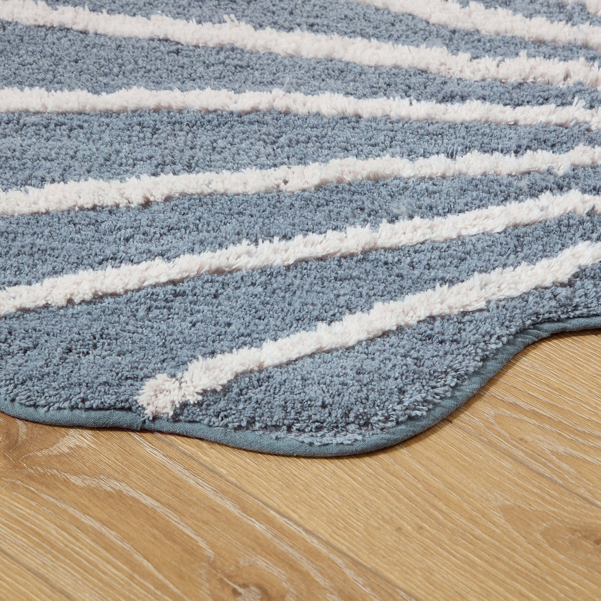 Dusklia - Shell Tufted Bath Mat - Blue