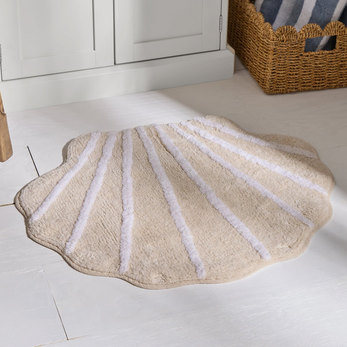Dusklia - Shell Tufted Bath Mat  - Cream