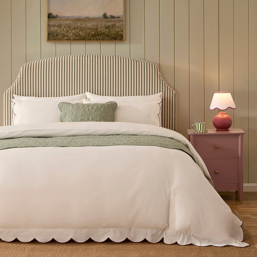 Dusklia - Simone 220 Thread Count Scallop Embroidered Edge Duvet Cover - White/Berry