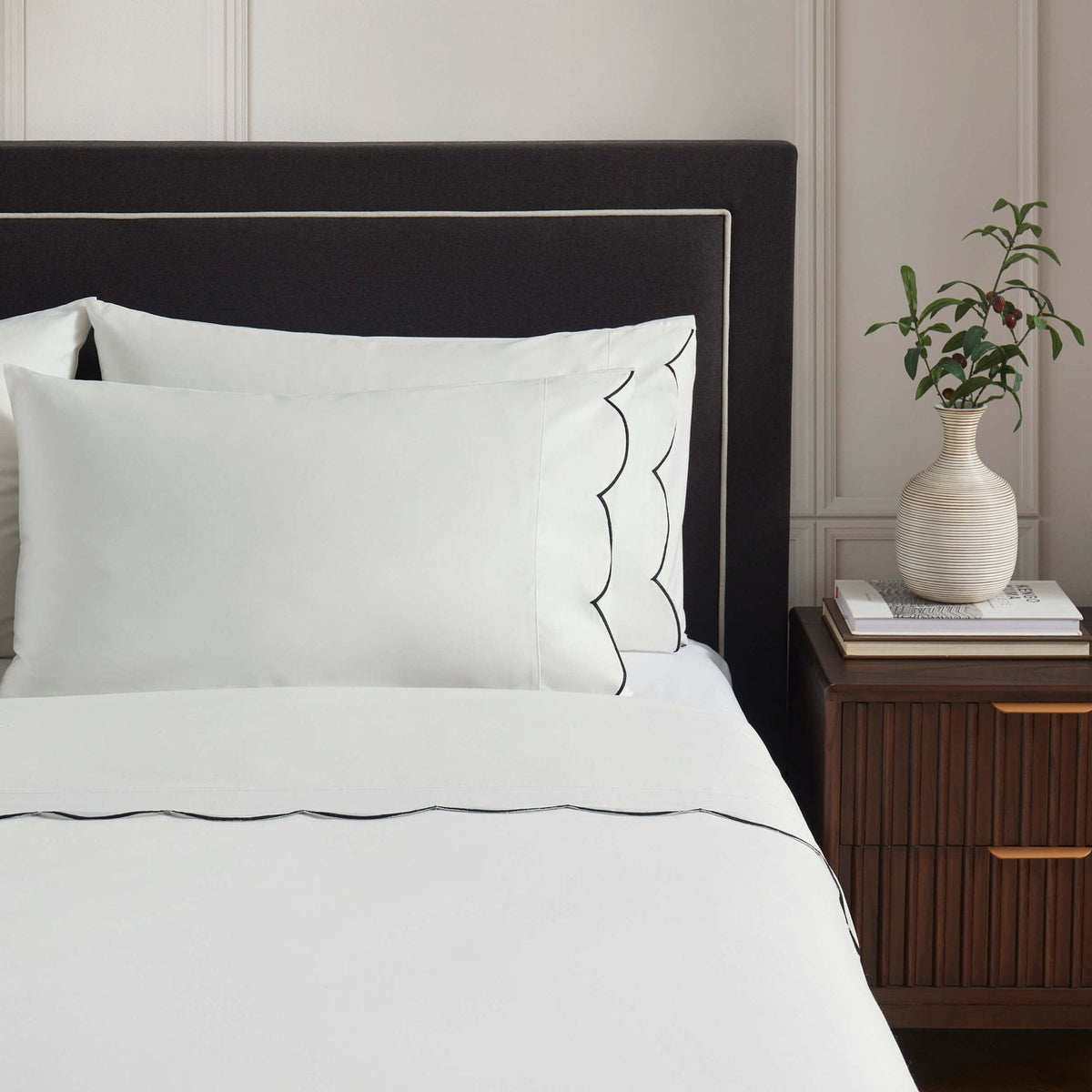 Dusklia - Simone Scallop Embroidered Edge Flat Sheet - Off White/Black