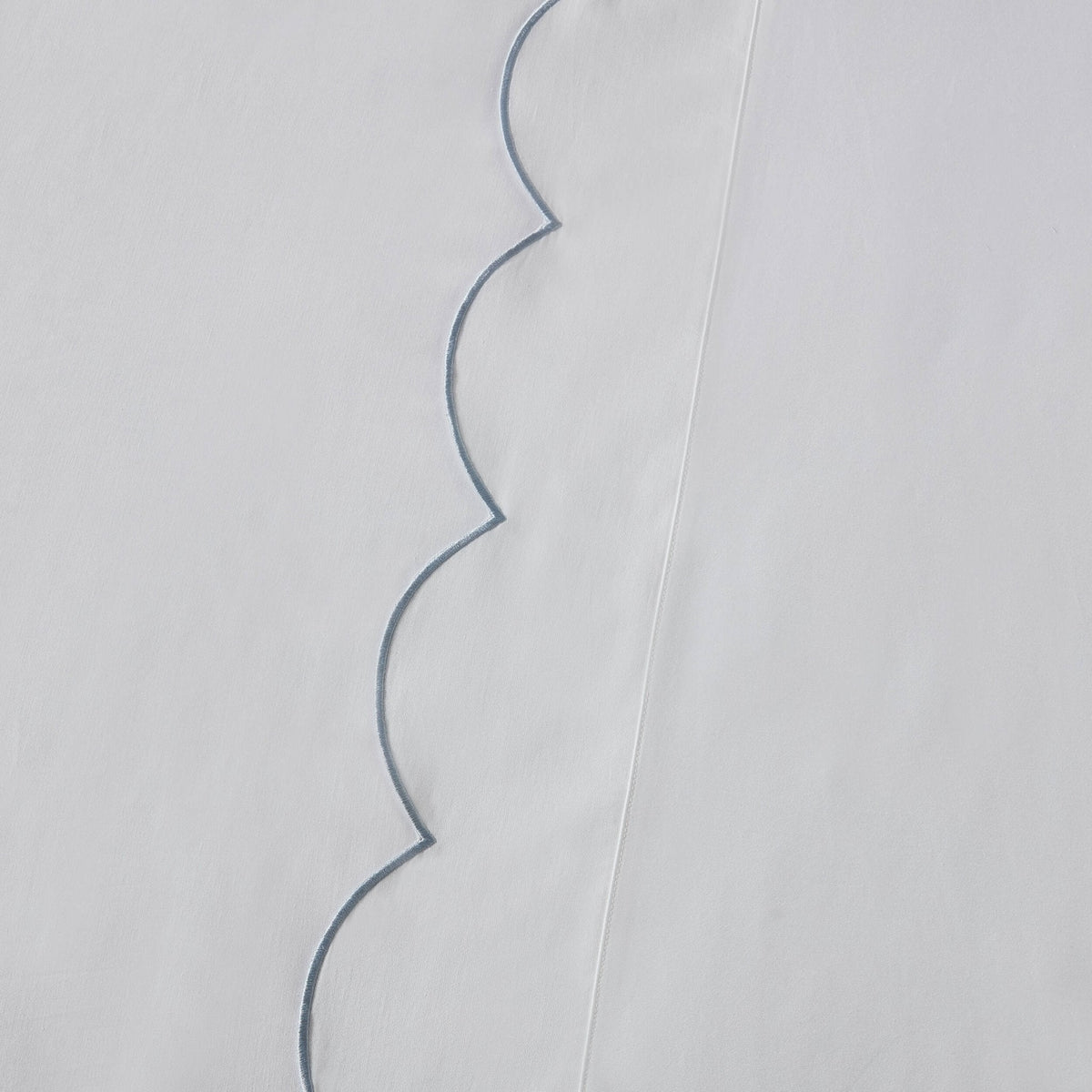 Dusklia - Simone 220 Thread Count Scallop Embroidered Edge Duvet Cover - White/Blue