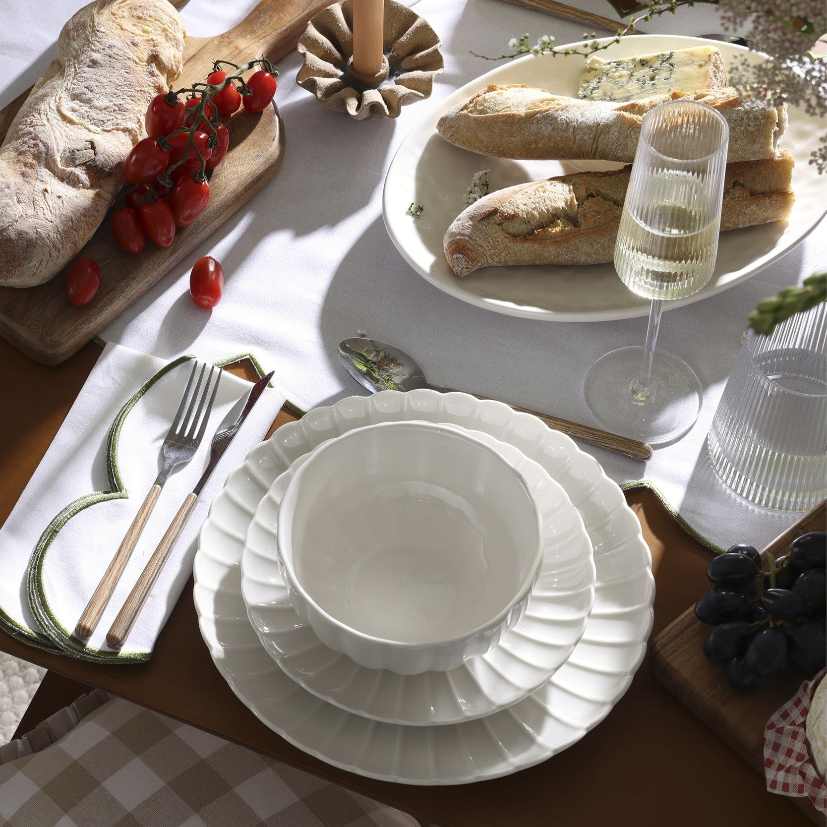 Dusklia - Simone Set of 4 Scallop Edge Napkins - Off White/Olive
