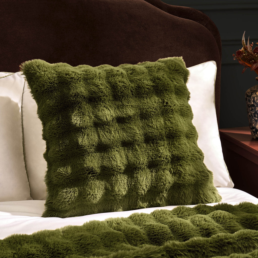 Housse de coussin en fausse fourrure ultra douce à pompons - Verte