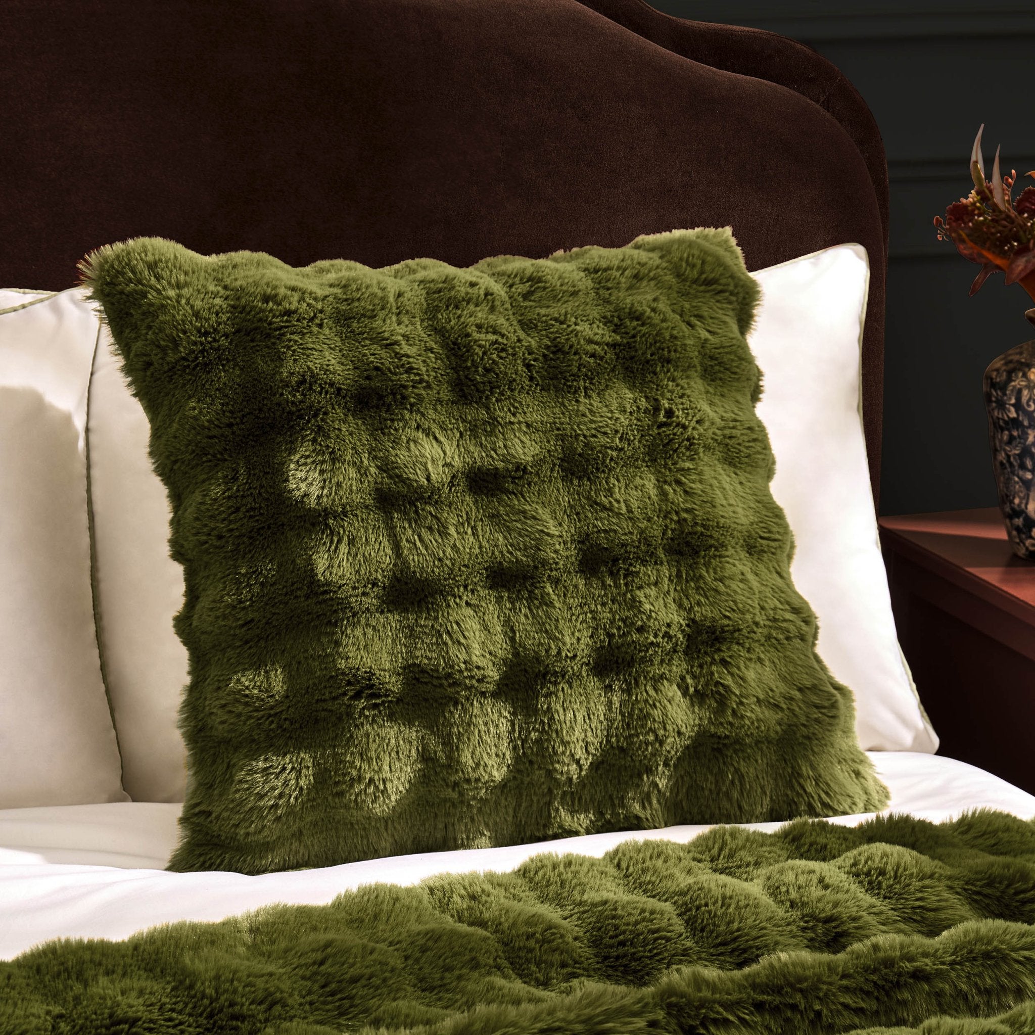 Housse de coussin de canapé en fausse fourrure à pompons très douce - Verte
