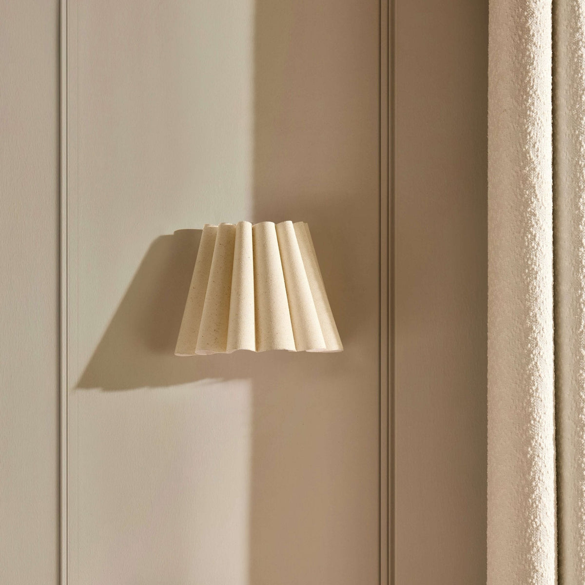 Dusklia - Trinity Rechargeable Pleated Wall Light - White
