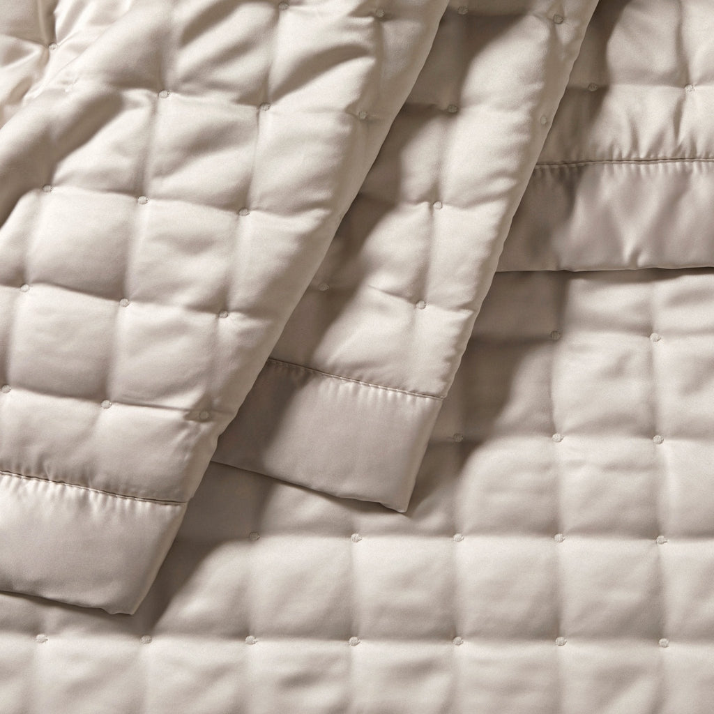 Dusklia - Vienna Quilted Satin Throw 1.5m x 2m - Champagne
