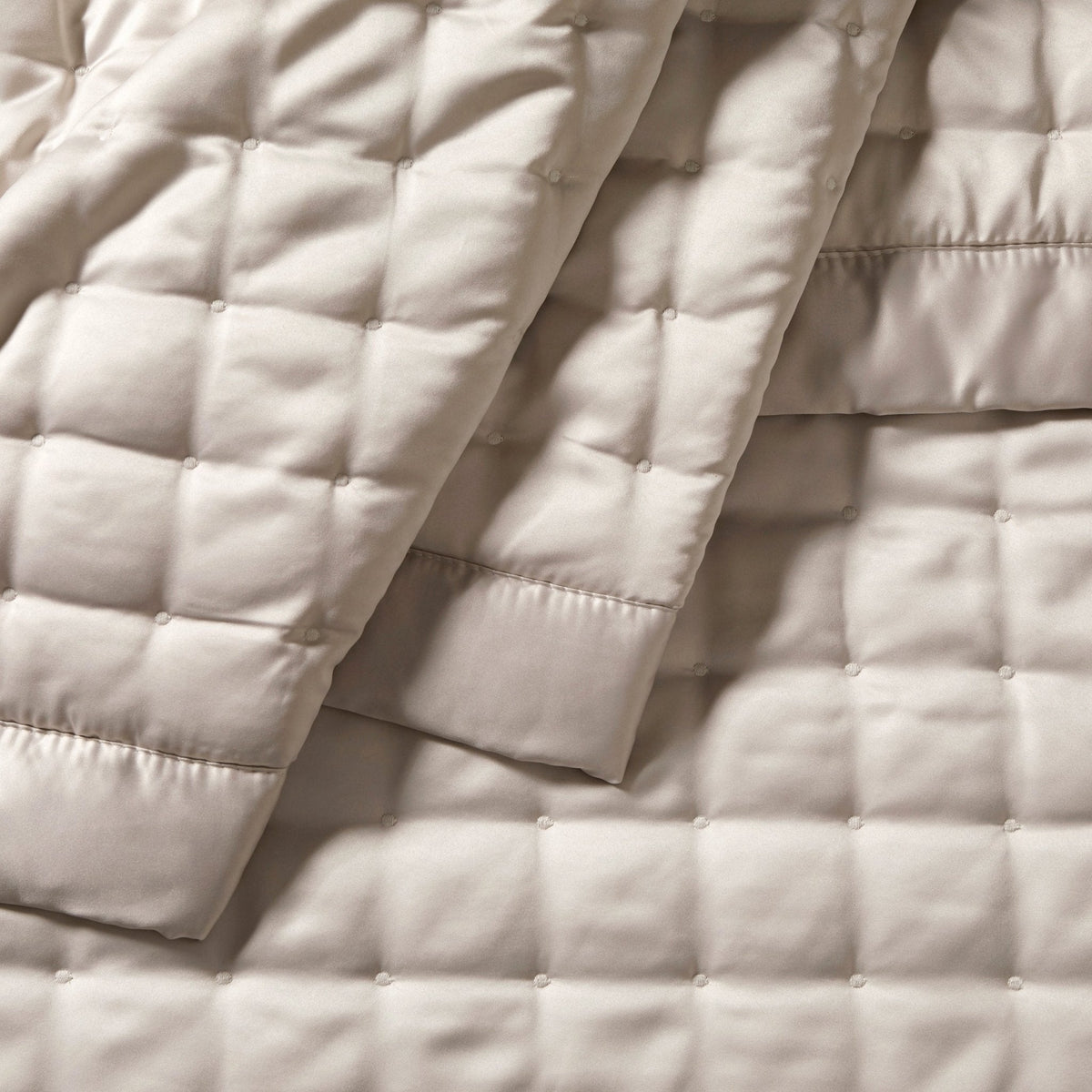 Dusklia - Vienna Quilted Satin Throw 1.5m x 2m - Champagne