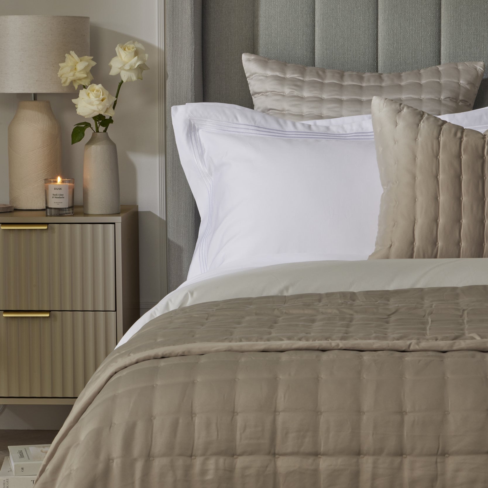 Dusklia - Vienna Quilted Satin Throw 1.5m x 2m - Champagne