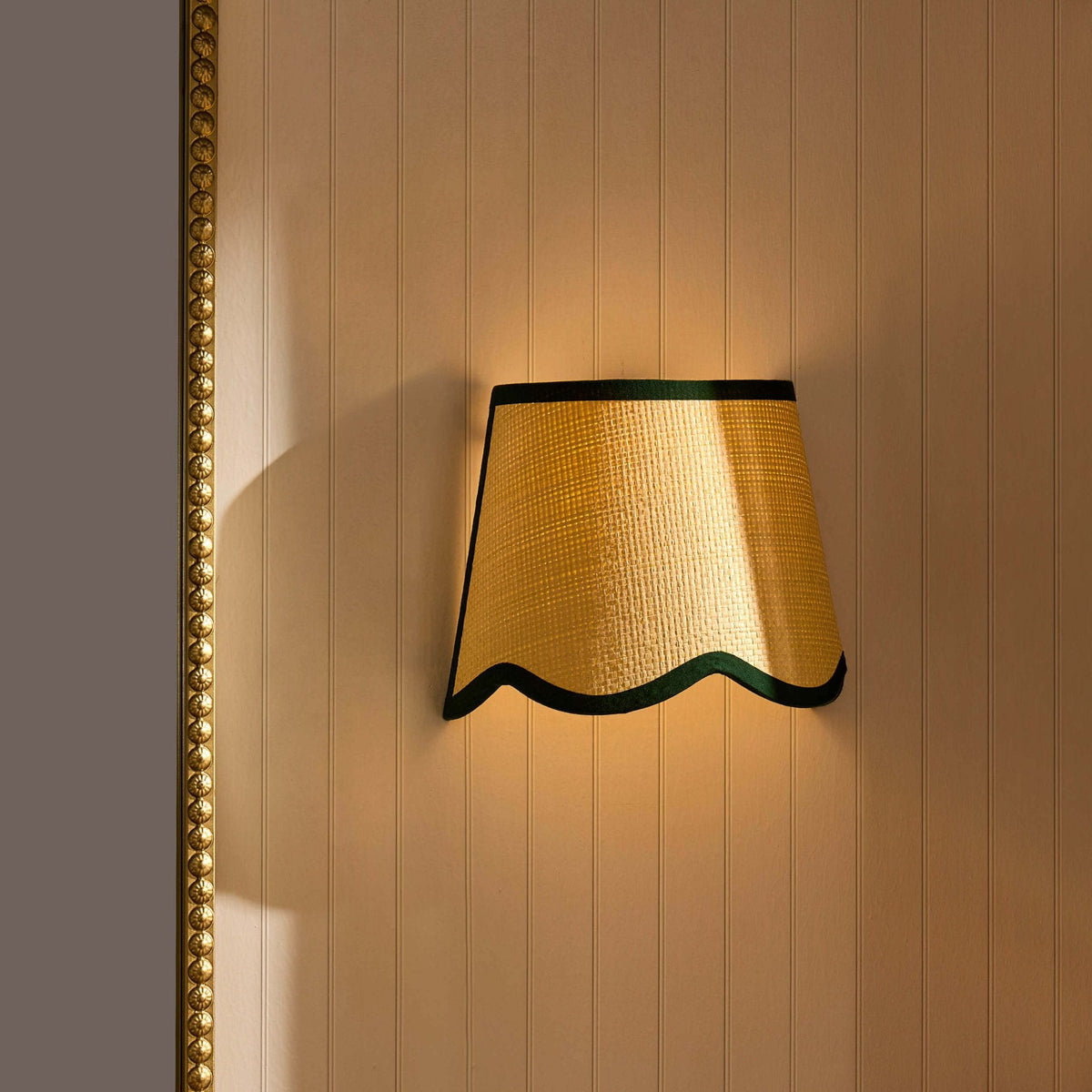 Dusklia - Vivienne Rechargeable Contrast Edge Scallop Wall light - White