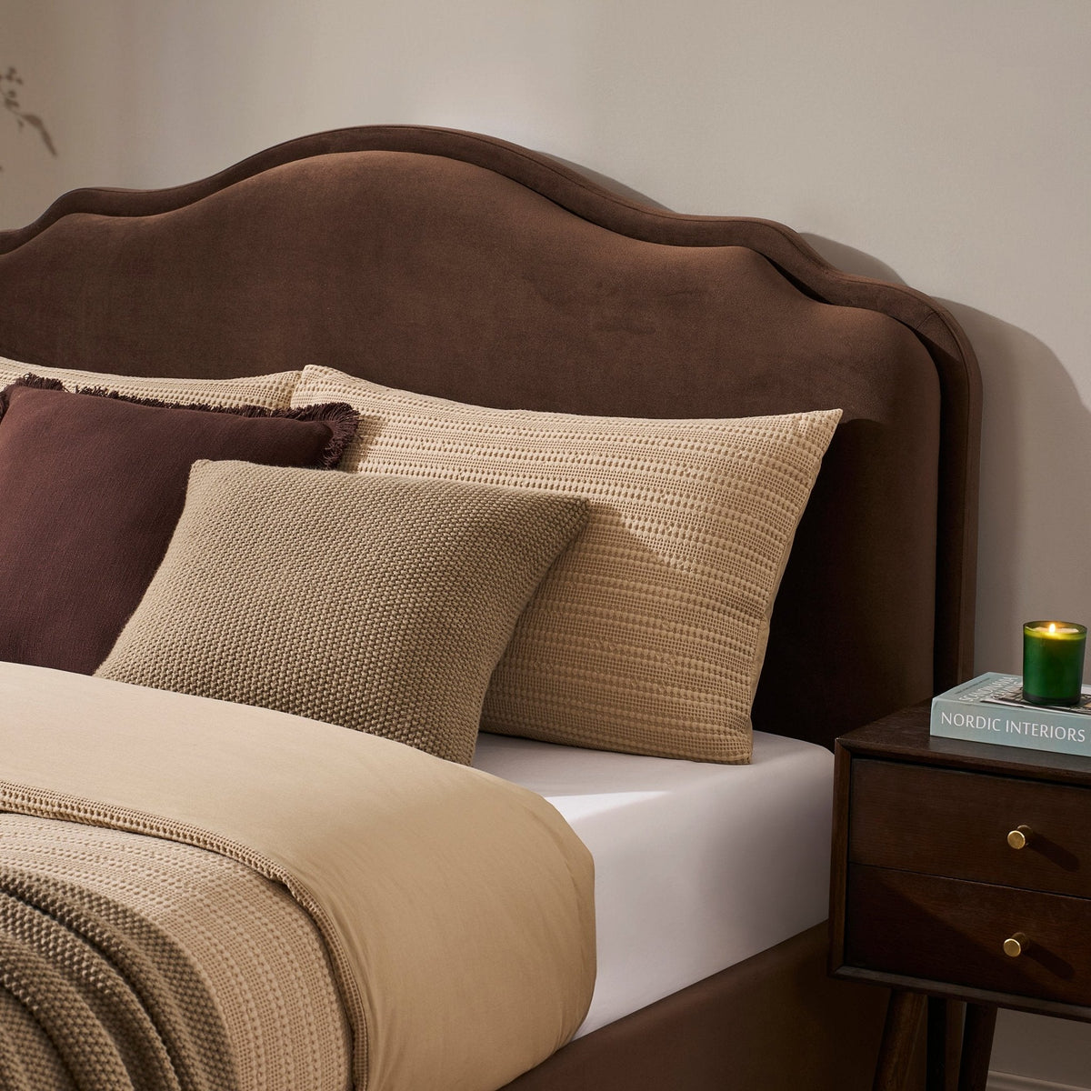 Dusklia - Wiltshire Ottoman Storage Bed - Cappuccino