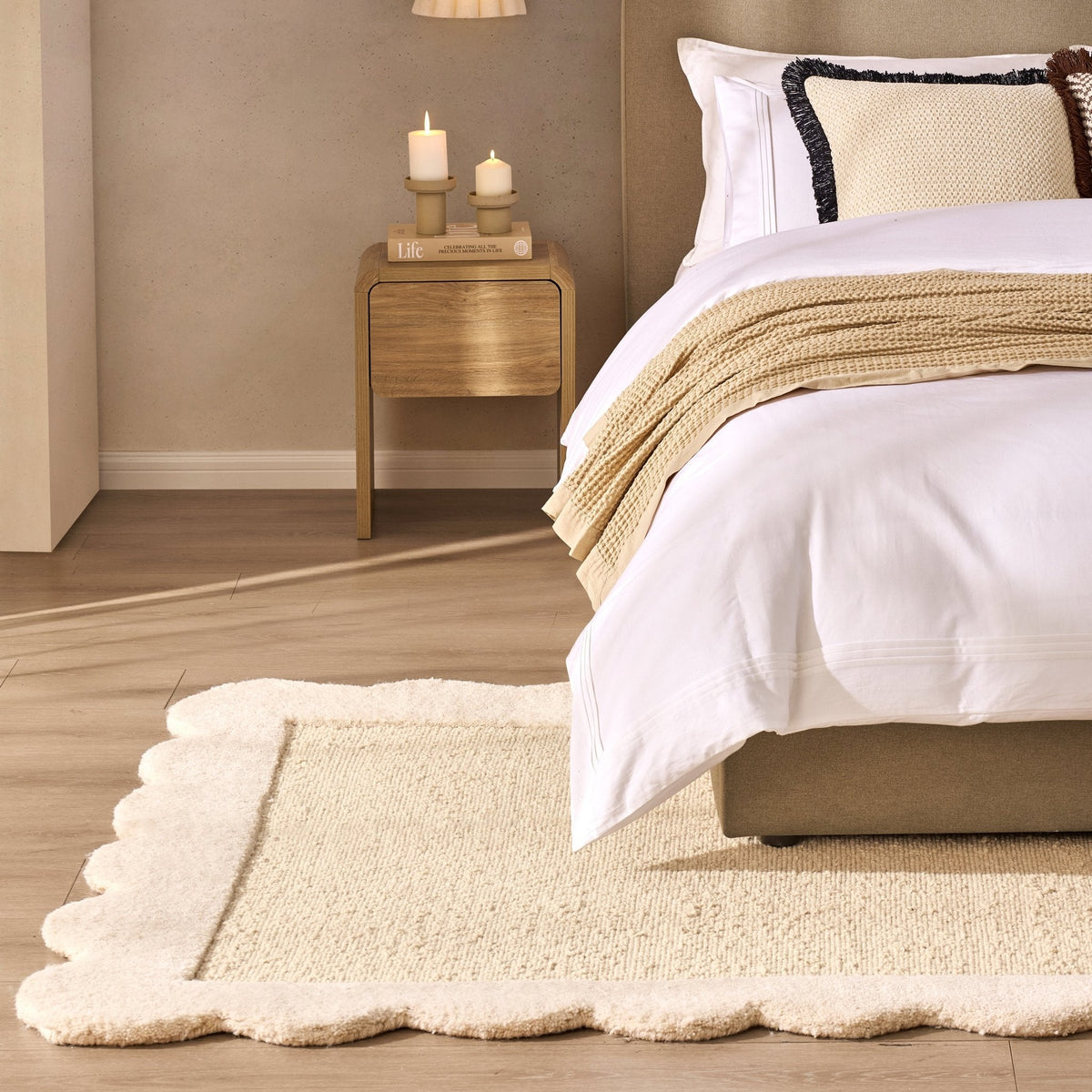 Dusklia - Wool Scallop Edge Rug - Off White