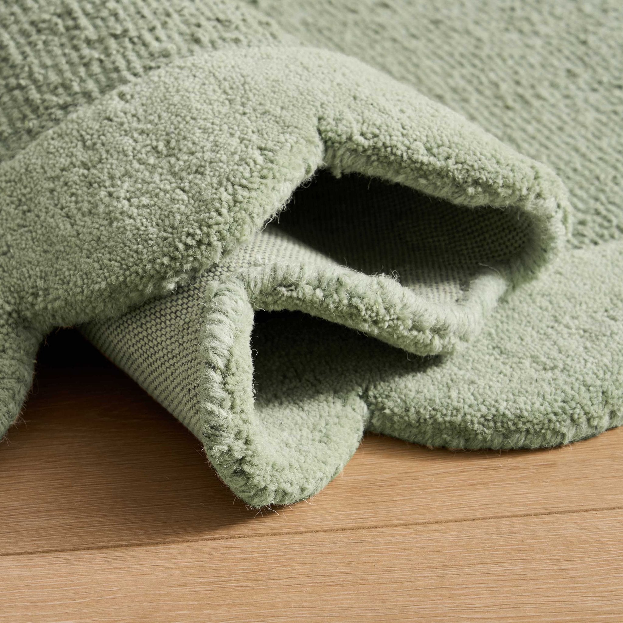 Dusklia - Wool Scallop Edge Rug - Sage
